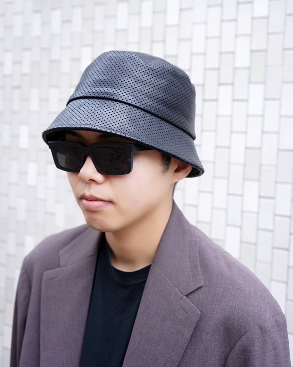 新品 KIJIMA TAKAYUKI ホースレザーパンチングバケットハット3 新品 KIJIMA TAKAYUKI ホースレザーパンチングバケットハット3