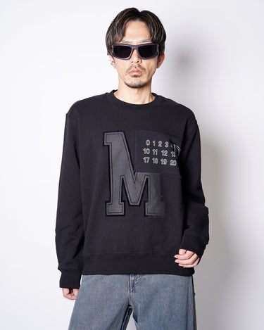 【MM6】<br>NUMBERING LOGO SWEAT (UNISEX)
