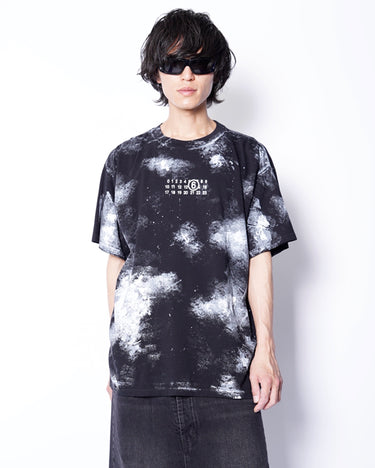 【MM6】<br>PAINTED LOGO TEE (UNISEX)