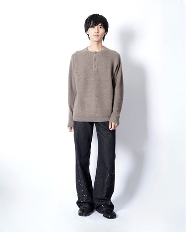 【walenode】<br>INNOCENT YAK HENLEY-NECK SWEATER