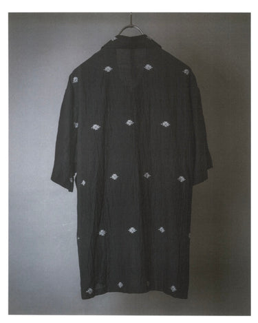 受注生産アイテム<br>期間限定受注受付中(7月31日～8月2日まで)<br>【kiminori morishita】<br>Palm Tree Hand-Embroidered Jamdani Shirt