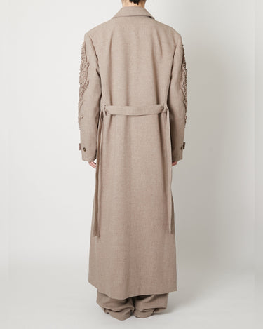 26AW予約受付中<br>【TAAKK】<br>SCULPTURAL EMBROIDERY LONG WOOL COAT