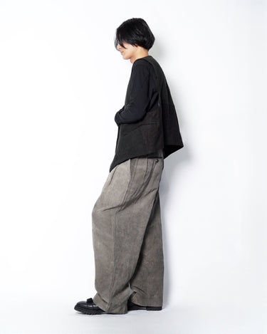 【ZIGGY CHEN】<br>DROP-CROTCHED PLEATED TROUSERS