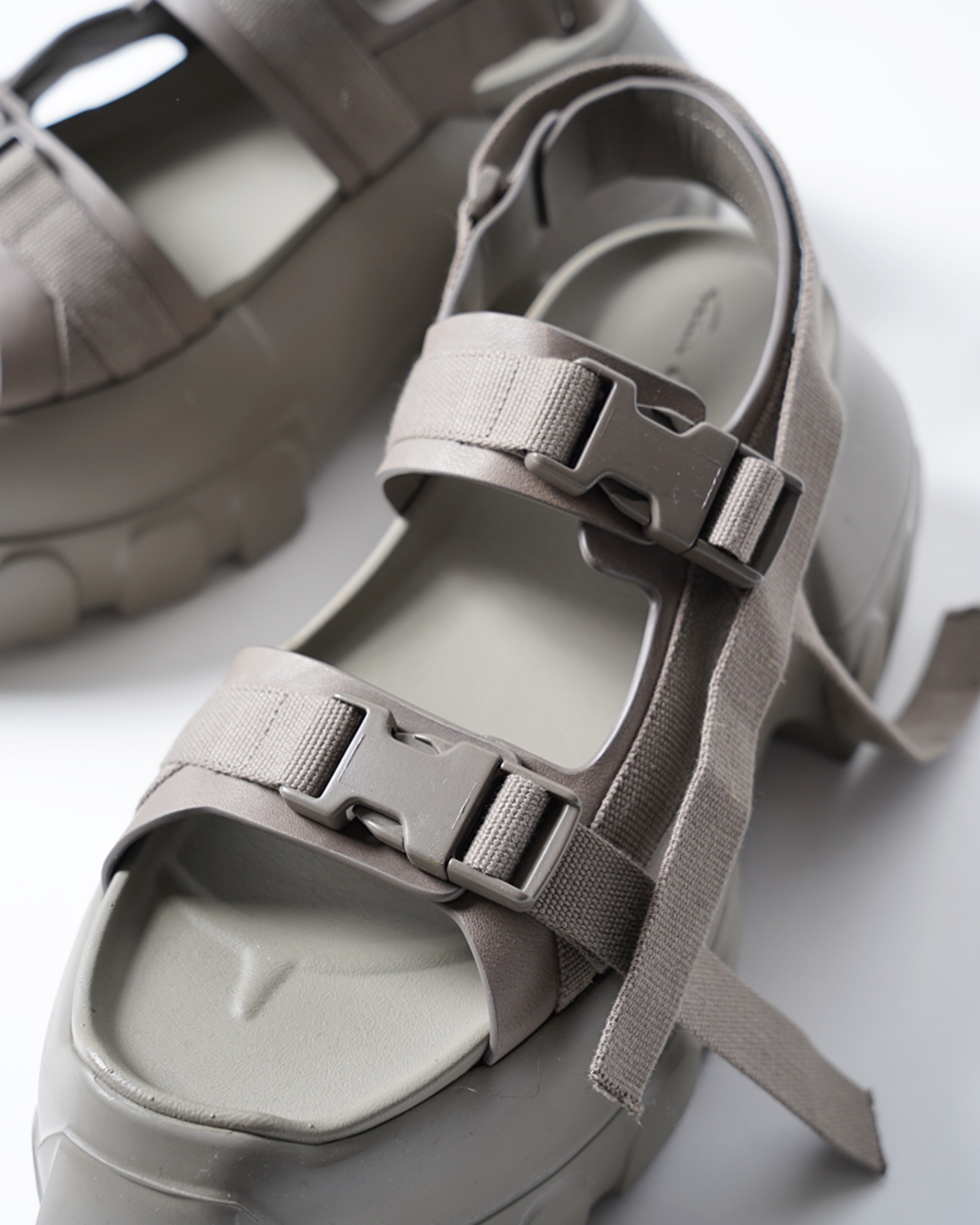 RICK OWENS(リックオウエンス)- MEGA TRACTOR SANDAL-LOO--Amanojak. RICK OWENS(リックオウエンス)- MEGA TRACTOR SANDAL-LOO--Amanojak.