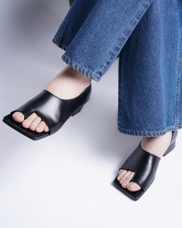 【JUNYA WATANABE】<br>OPEN TOE PUMPS
