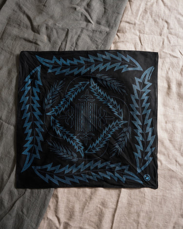 【blackmeans】<br>BACK LOGO<br>PRINT TEE<br>with BANDANA