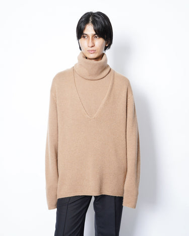【walenode】<br>NATURAL CAMEL DEEP V-NECK SWEATER