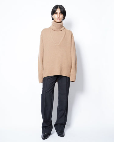 【walenode】<br>NATURAL CAMEL DEEP V-NECK SWEATER