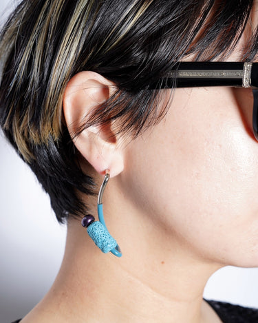 【TOGA ARCHIVES】<br>Metal stone pierced earrings