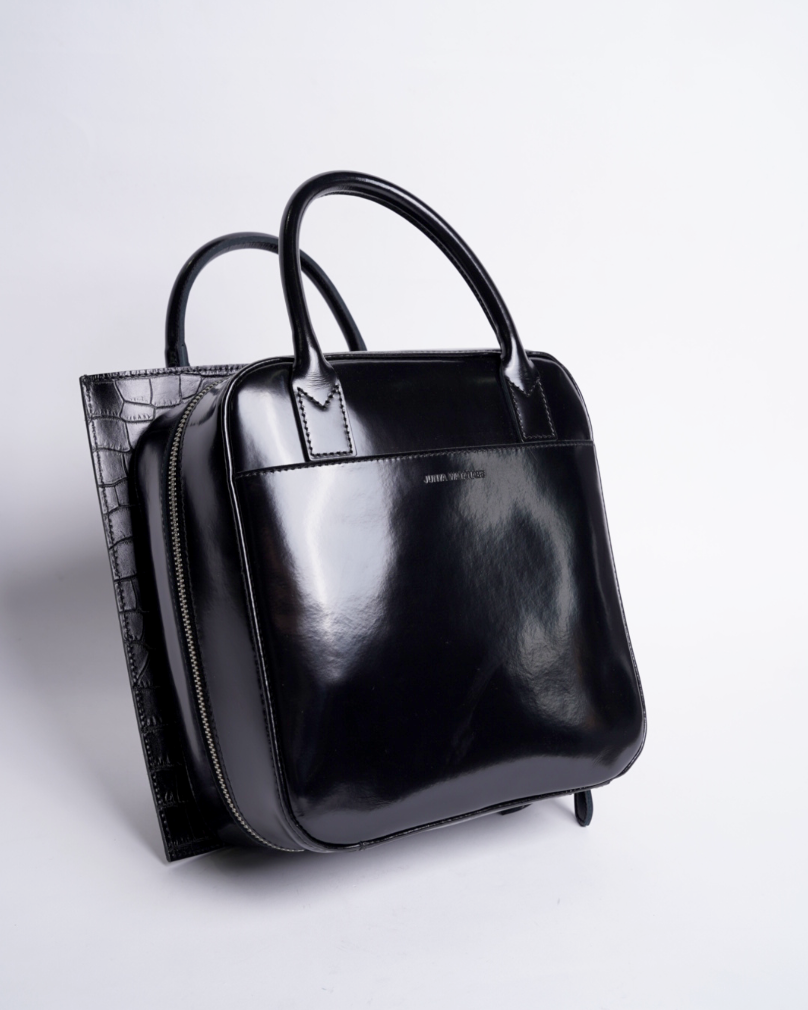 JUNYA WATANABE 20AW ガラスレザー 巾着型 ハンドバッグ JUNYA WATANABE 20AW ガラスレザー 巾着型 ハンドバッグ