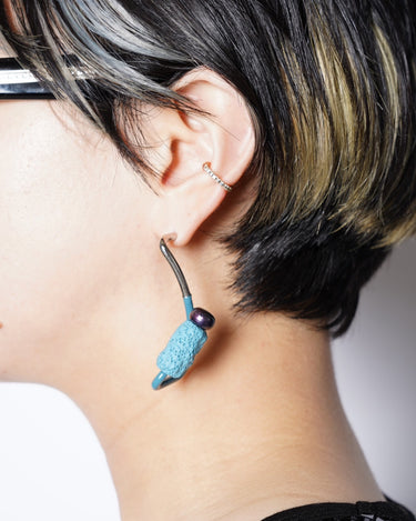 【TOGA ARCHIVES】<br>Metal stone pierced earrings