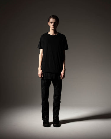 受注生産アイテム<br>期間限定受注受付中(9/11～9/13まで)<br>【prasthana】<br>modular leg denim pants (刷毛塗布coated)