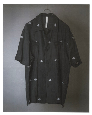 受注生産アイテム<br>期間限定受注受付中(7月31日～8月2日まで)<br>【kiminori morishita】<br>Palm Tree Hand-Embroidered Jamdani Shirt