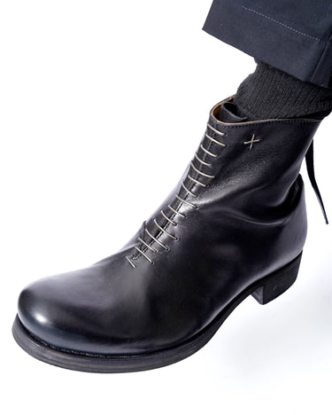 【m.a+】<br>SHORT BACK ZIPPER BOOT W/MULTIPLE SILVER STAPLE