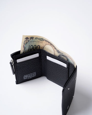 【Maison Margiela 11】<br>EMBOSSED LEATHER TRIFOLD WALLET