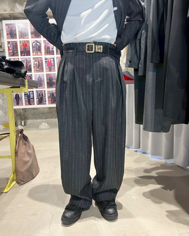 26AW予約受付中<br>【OVERCOAT】<br>5 Tuck Trouser in Wool Pinstripe