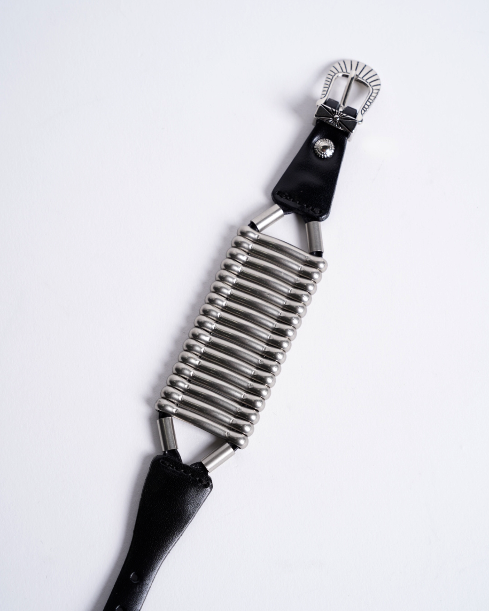 TOGA ARCHIVES】Western metal bangle (UNISEX) - Amanojak. TOGA ARCHIVES】Western metal bangle (UNISEX) - Amanojak.