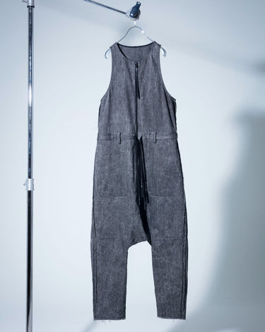 受注生産アイテム<br>期間限定受注受付中(9/11～9/13まで)<br>【prasthana】<br>drop crotch over suit (okayama denim 墨汁coating)