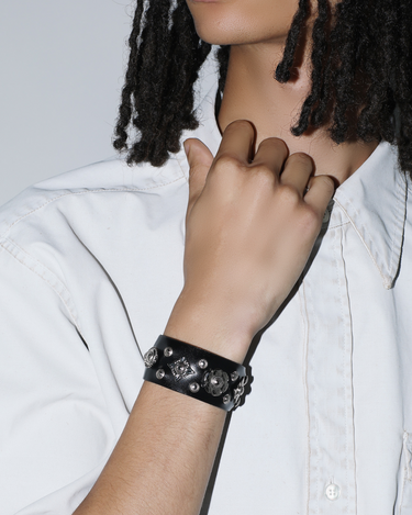 TOGA ARCHIVES】Leather roll bangle - Amanojak. TOGA ARCHIVES】Leather roll bangle - Amanojak.