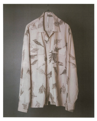 受注生産アイテム<br>期間限定受注受付中(7月31日～8月2日まで)<br>【kiminori morishita】<br>Scattered Leaves Eco-Print Shirt