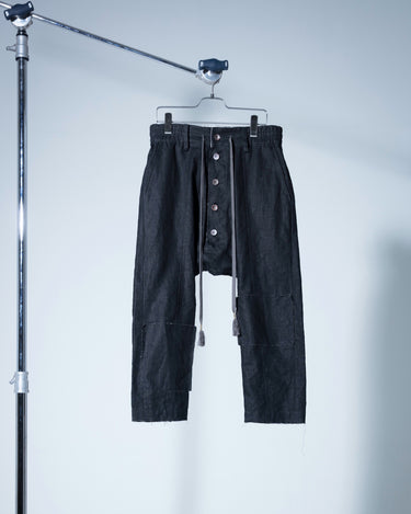 受注生産アイテム<br>期間限定受注受付中(9/11～9/13まで)<br>【prasthana】<br>atelier trousers (linen 墨汁coating)
