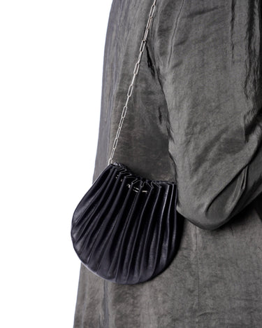 【m.a+】<br>EXTRA SMALL SHELL BAG W/CHAIN