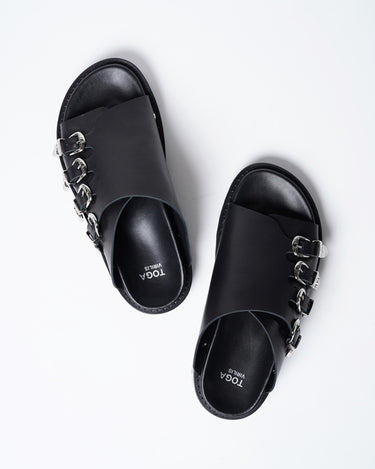 【TOGA ARCHIVES】<br>BUCKLE LEATHER SANDAL (UNISEX)