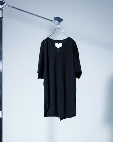 受注生産アイテム<br>期間限定受注受付中(9/11～9/13まで)<br>【prasthana】<br>split dolman top (suvin/giza天竺)