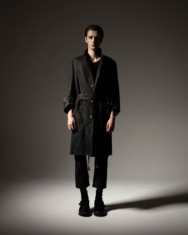 受注生産アイテム<br>期間限定受注受付中(9/11～9/13まで)<br>【prasthana】<br>atelier trousers (linen 墨汁coating)