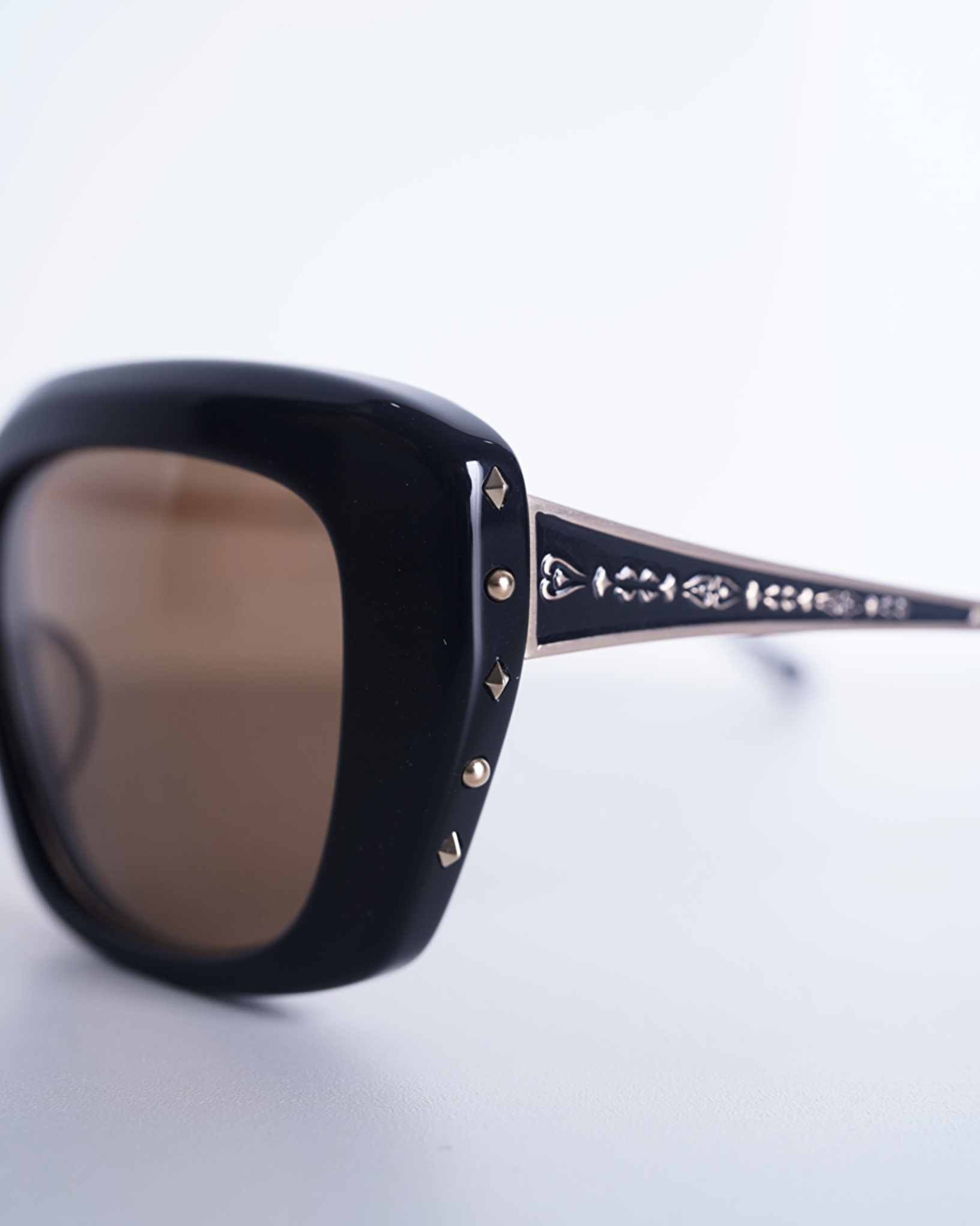 MATSUDA EYEWEAR-M2070 -SUNGLASSES--Amanojak. MATSUDA EYEWEAR-M2070 -SUNGLASSES--Amanojak.