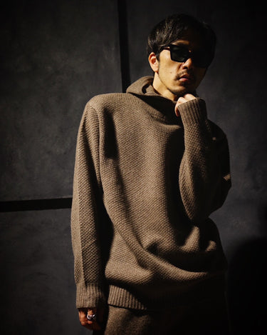【walenode】<br>INNOCENT YAK STAND HOODIE SWEATER