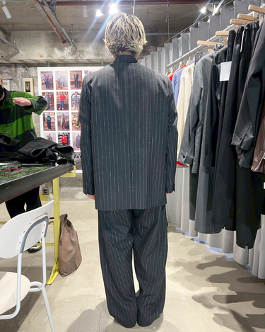 26AW予約受付中<br>【OVERCOAT】<br>Double-Breasted Jacket in Wool Pinstripe