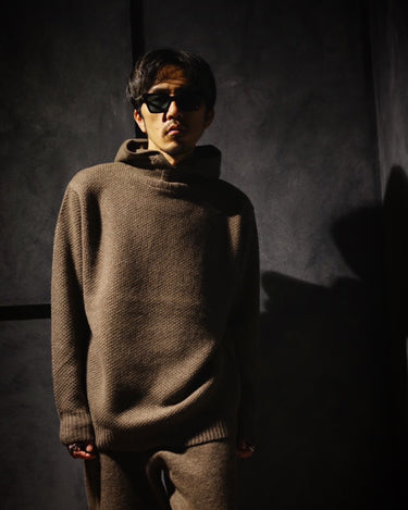 【walenode】<br>INNOCENT YAK STAND HOODIE SWEATER