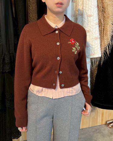 26AW予約受付中<br>【VIVIANO】<br>Rose Hand Broderie Polo Cardigan with COLLAR