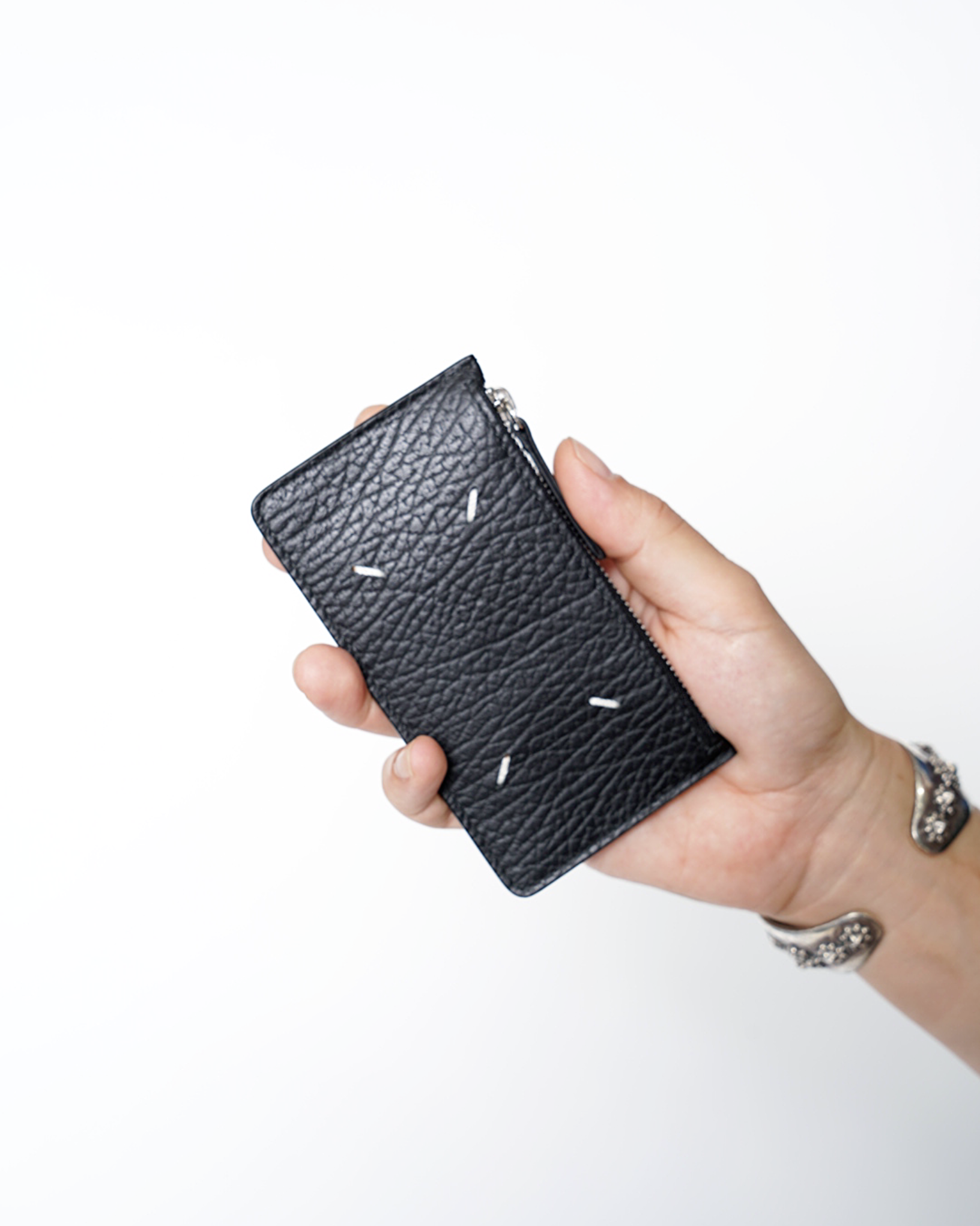Maison Margiela レザーケース MAISON MARGIELA】ジップポケット☆ iPhone 14 レザーケース
