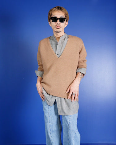 【walenode】<br>NATURAL CAMEL DEEP V-NECK SWEATER