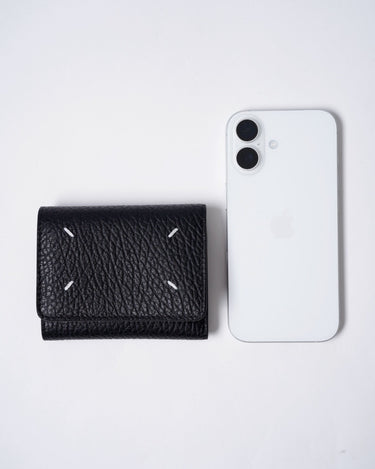【Maison Margiela 11】<br>EMBOSSED LEATHER TRIFOLD WALLET