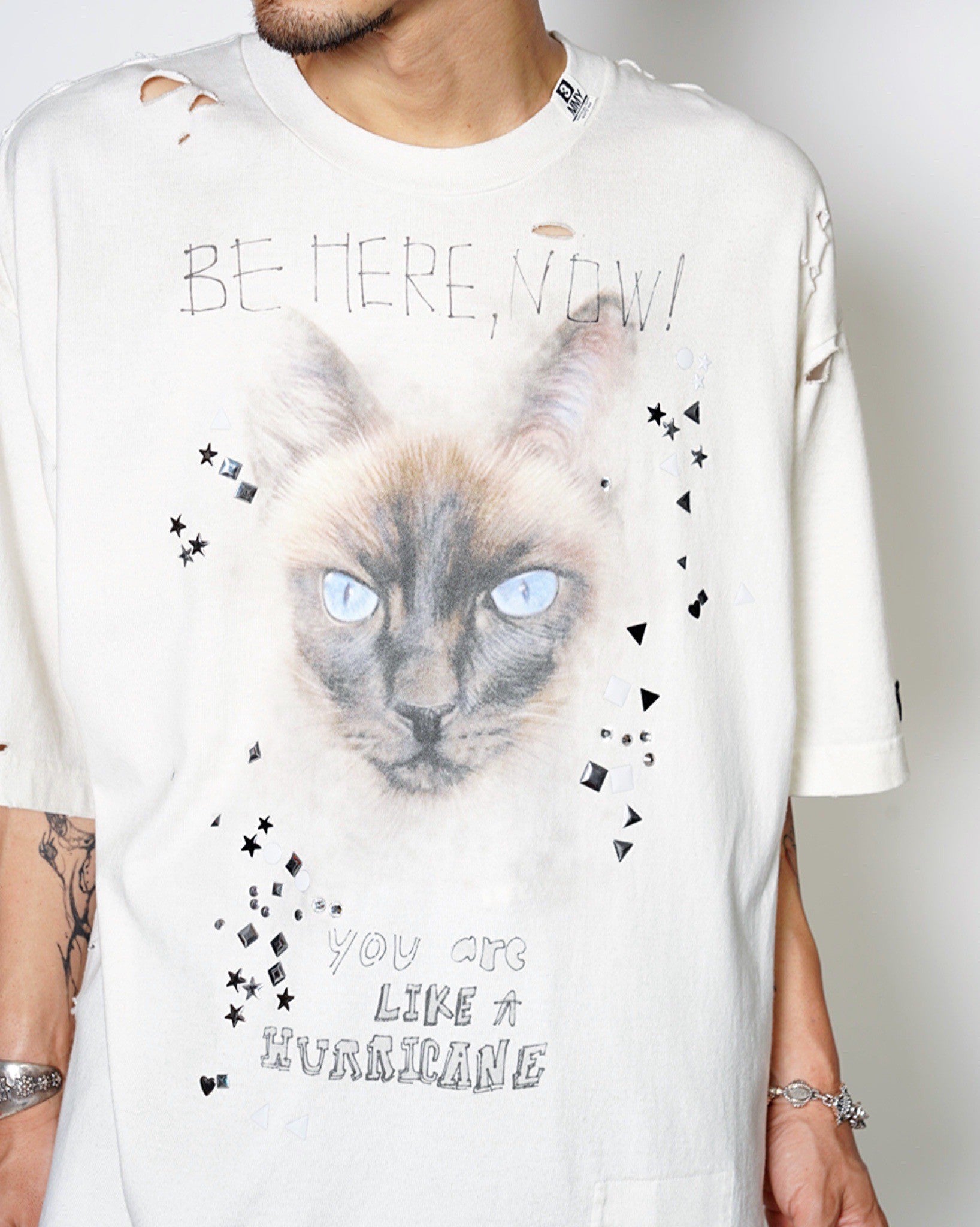 【MIHARAYASUHIRO】Embellished Distressed Tee ねこ 全3色 Maison MIHARA YASUHIRO】EMBELLISHED DISTRESSED TEE - Amanojak.