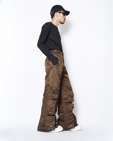 【Feng Chen Wang】<br>MULTI POCKET CARGO TROUSER IN PADDED NYLON