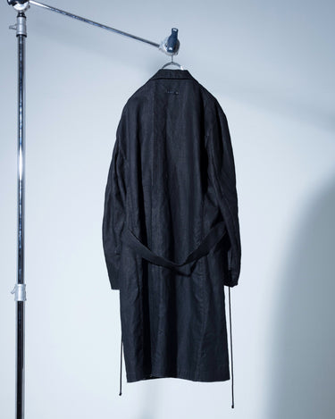 受注生産アイテム<br>期間限定受注受付中(9/11～9/13まで)<br>【prasthana】<br>atelier coat (linen 墨汁coating)