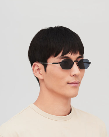 イベント期間限定受注アイテム<br>4.25(sat)～5.17(sun)<br>【MYKITA】<br>STUDIO15.1 (Black/Silver)