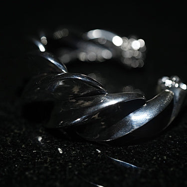 【NATURAL INSTINCT】<br>"TWIST ANGLE"バングル (NI-B-01)